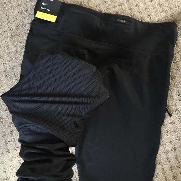 Nike women’s black tights - Picture 3 of 4